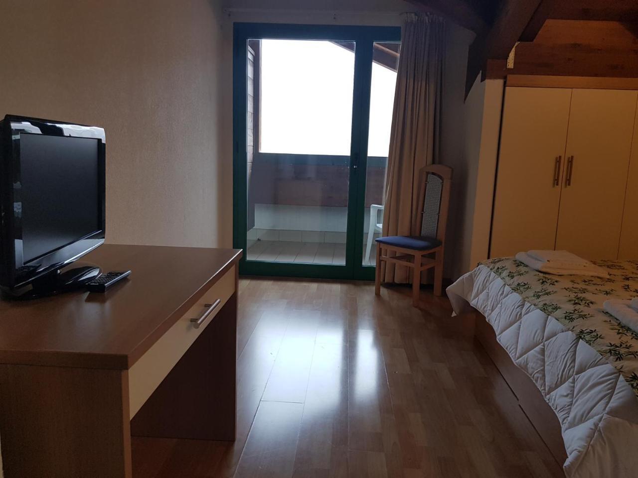 Hotel Oasi มูเจีย ภายนอก รูปภาพ