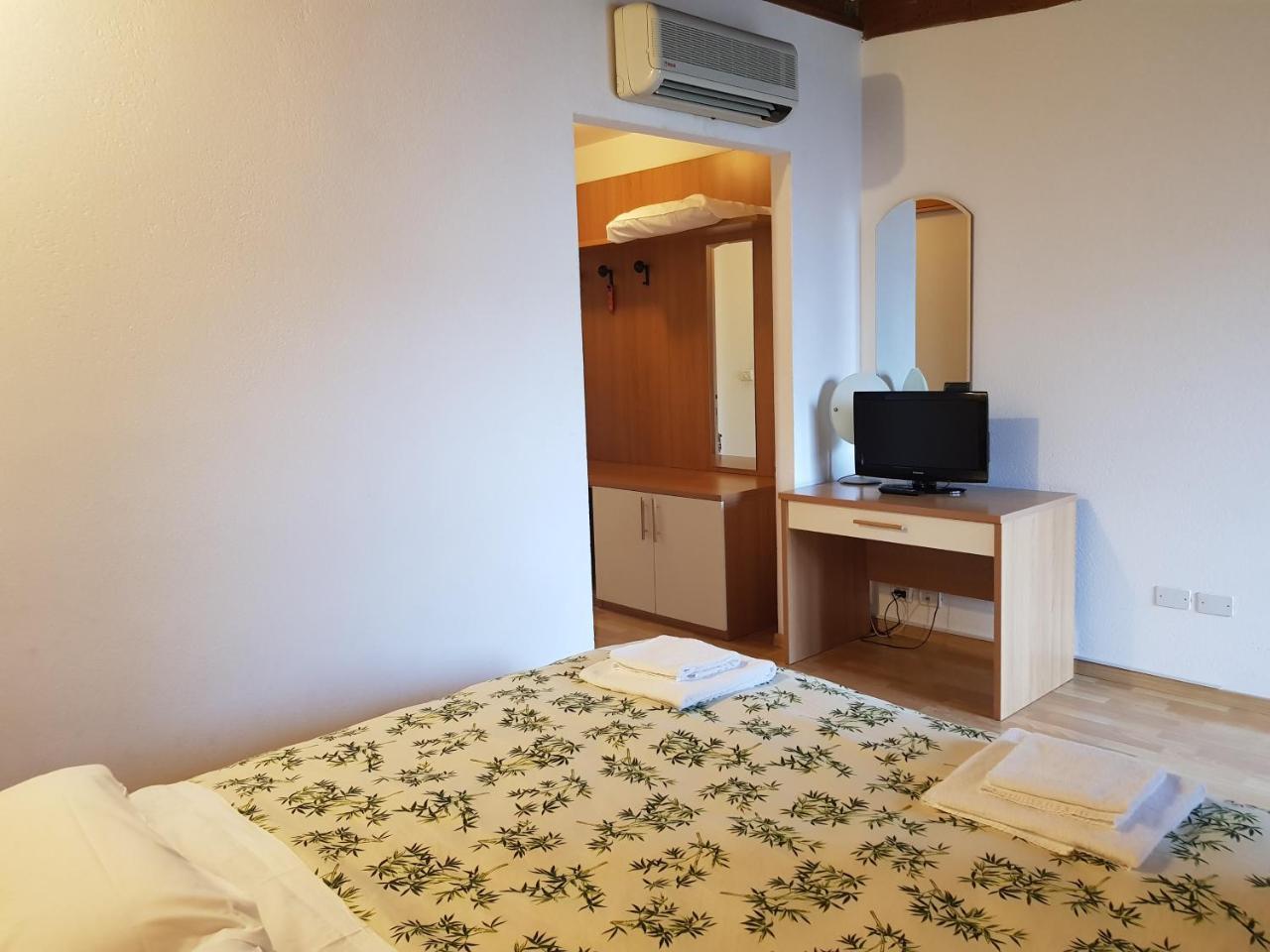 Hotel Oasi มูเจีย ภายนอก รูปภาพ